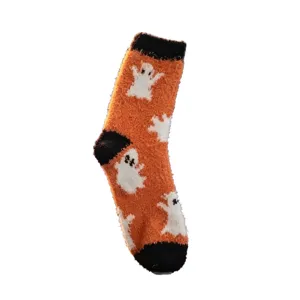 Calcetines mullidos de Halloween acogedores de forro polar coral con diseño de fantasma.