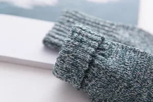 Nahaufnahme Detail der Damen Winter warme Wolle Mischung gestrickte Socke Manschette Display.