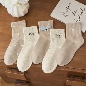 Chaussettes mi-mollet mignonnes en fil pointillé pour femmes avec broderie de chiots.