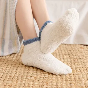 Chaussettes douillettes en molleton de corail épaissi avec semelle antidérapante mignonne.