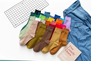 Bunte einfarbige mittelhohe Baumwollsocken lässige Alltagsmode Bonbonfarbige Socken
