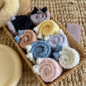 Chaussettes de sommeil duveteuses en polaire corail pour femmes, chaussettes d'hiver chaudes.