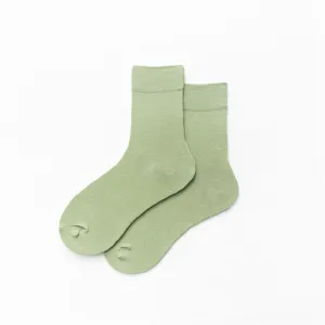 Grüne Baumwoll-Mittelsocken für den Alltag, bequeme einfarbige Basic-Socken für Damen.