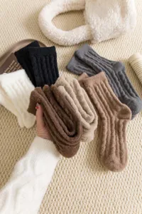 Wollige dicke Winter Thermosocken fuer Damen, weiche warme Pluesch Socken in vielen Farben.