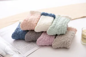Chaussettes douillettes en polaire corail pour femmes, chaussettes chaudes d'hiver pour la maison.