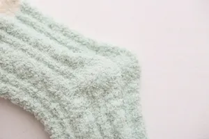 Chaussettes courtes et douillettes en polaire corail vert clair, chaudes chaussettes.