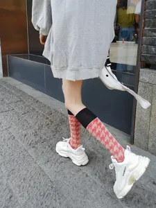 Stylish houndstooth calf socks for women, trendy Japanese JK style mid-tube cotton hosiery.