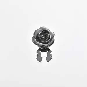 Black metal rose detail shot, exquisite alloy decorative buckle for shirts and scarves.