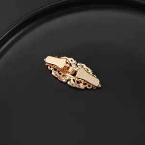 Pince cardigan vintage dorée clip col écharpe broche décorative élégante pour femmes détails