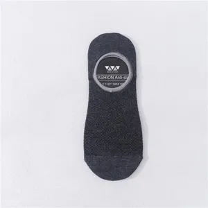 Herren Baumwolle unsichtbare Füßlinge, einfarbige gestreifte Sneakersocken Detailansicht.