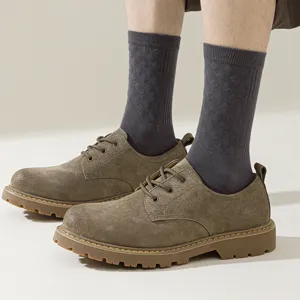 Chaussettes mi-hautes homme motif losange discret, chaussettes grises stylées pour tenue quotidienne