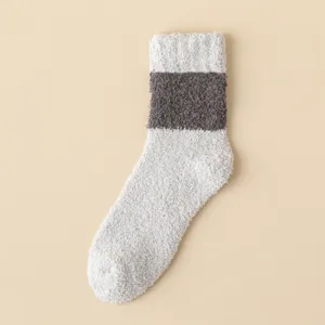 Dicke flauschige Korallenfleece Herrensocken, warme Wintersocken für Schlaf und Boden.