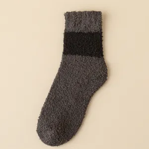 Gemütliche Korallenfleece Flauschige Wintersocken Detail, dicke warme Thermosocken.