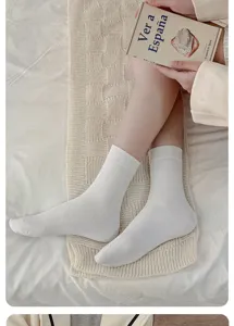 Solid color mid-tube wool socks for women, simple and comfortable daily wear in autumn.