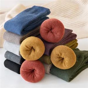 Women's winter thick thermal socks, fleece-lined cozy crew socks, multi-color soft boot socks.