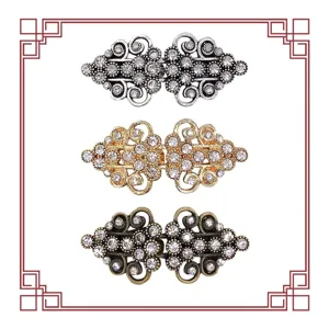 Vintage Ethnic Hollow Shawl Clip Rhinestone Sweater Collar Clip Alloy Geometric Clothing Accessory Fashion Jewelry