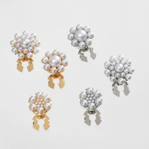 Korean style pearl flower collar clips and shirt cuff buttons, elegant decorative accessories.