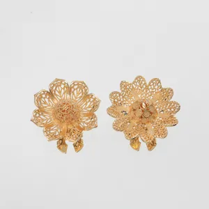 Boutons de manchette fleur filigrane or, design creux détaillé, accessoire élégant chemise foulard.