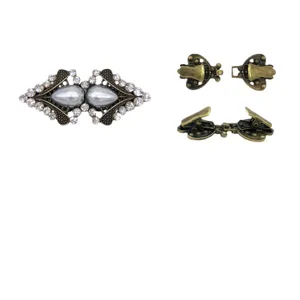 Vintage rhinestone pearl sweater clip shawl collar clip retro dress clasp decorative fastener