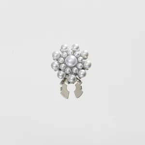 Pearl decorative collar clip shirt accessory, elegant floral design with shimmering faux pearls.
