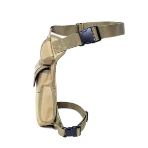 Dettaglio del profilo laterale del borsello tattico da gamba kaki con cinghie regolabili