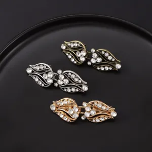 Vintage Alloy Rhinestone Scarf Buckle Elegant Floral Collar Clip Women Fashion Scarf Ring Jewelry Accessory Gift