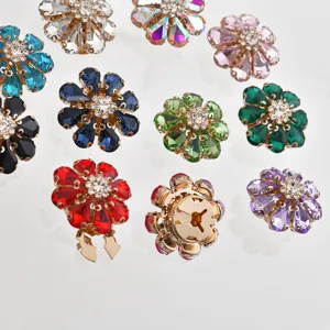 Bottoni di fiori in strass colorati, bottoni con gambo di cristallo per camicie e accessori.
