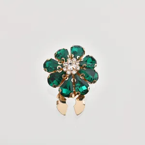 Elegante bottone floreale in strass verde, fibbia anti-riflesso per camicia, spilla chic da donna.