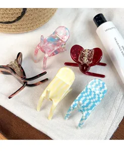 Detailaufnahme trendy Acetat U-förmiger Haarklammern in verschiedenen schicken Mustern.