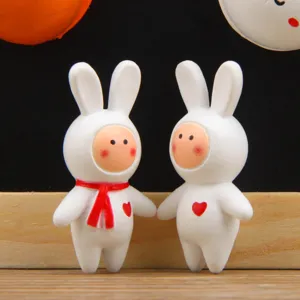 Miniatura Coniglio in PVC Statuetta DIY Micro Paesaggio Ornamento Simpatica Statua di Coniglietto Con Sciarpa Cuore Per Casa