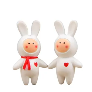 Deliziose figurine di conigli bianchi in PVC, simpatici ornamenti per micro paesaggi.