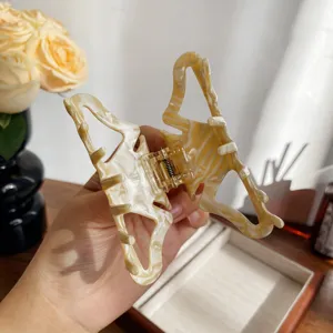 Elegante Acetat Haarklammer Schmetterling ausgehöhlt Katzenauge Haarschmuck für Damen Stil