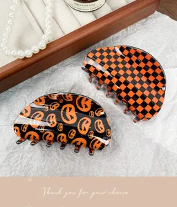 Halloween Acryl Haarklammer Set, orange schwarzes Karomuster und Kuerbis Haarklammer Damen.