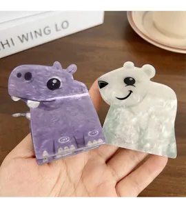 Süße Acryl Tier Haarkralle Clips, Cartoon Nilpferd und Bär Design für tägliches Styling.