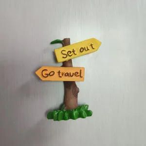 Kreativer Baumstamm Kühlschrankmagnet mit Wegweisern, niedliche Reise Thema Dekoration Detail.