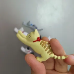 Süße gelbe Tigerkatze Figuren Spielzeug, Mini streckende Katze Sammlerstück Dekor.