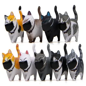 Nahaufnahmen von süßen molligen Katzen-Harzfiguren mit schwarzen Masken, 9er-Set.