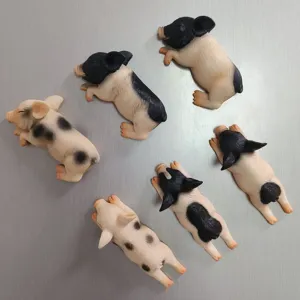 Set mit 6 süßen schlafenden Schweinchen Figuren, Miniatur Tier Deko und kreative Magnete.