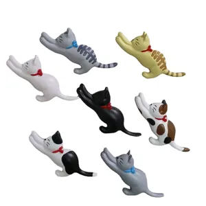 Set aus 7 süßen streckenden Katzen Haken dekorative Harz Tier Figuren für Wanddekoration und Ordnung.