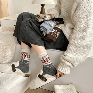 Chaussettes d'hiver douillettes en laine avec motifs norvégiens rétro, chaudes et confortables.