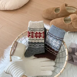 Chaussettes en laine vintage fair isle d'hiver, chaussettes tricotées flocon de neige.