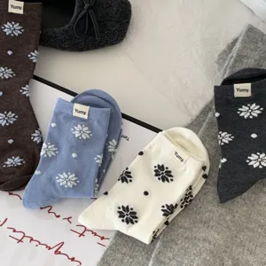 Cozy winter contrast color snowflake mid-calf socks women warm cotton knit socks detail view.