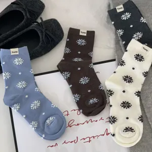 Winter Warm Cotton Mid-Calf Socks Women Contrast Color Snowflake Print Casual Minimalist Daily Wear Hosiery