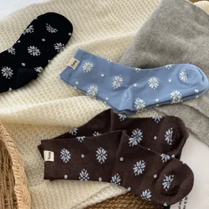 Winter women cotton mid tube socks cozy snowflake pattern cute knit fabric detail view