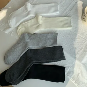 Calzini a tubo medio a righe verticali da donna in cotone tinta unita lunghi casual set