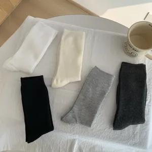Calzini donna a coste verticali in cotone metà polpaccio tinta unita autunno inverno