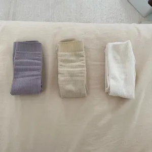 Dames katoenen geribbelde middellange sokken in drie kleuren, zachte gebreide casual dagelijkse sokken.