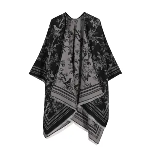 Schwarzer grauer Blumen Vögel Jacquard Umhang Poncho mit Fransen für Herbst und Winter Stil.