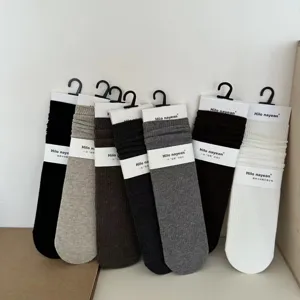 Katoenen slouch sokken voor dames, zacht geribbeld ontwerp, warme herfst- en winterkleding.