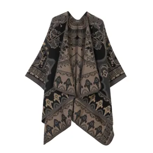 Gedetailleerd overzicht etnische dames breien cape, vintage geweven sjaal, zwarte poncho.